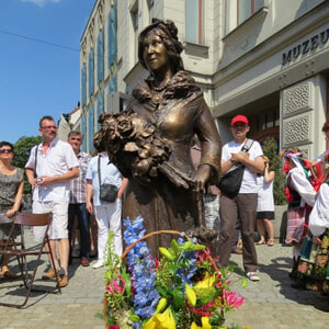 Pomnik Miry