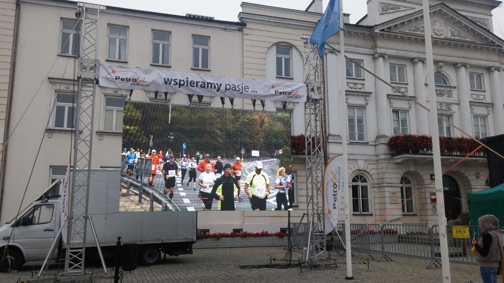 Telebim przed płockim ratuszem