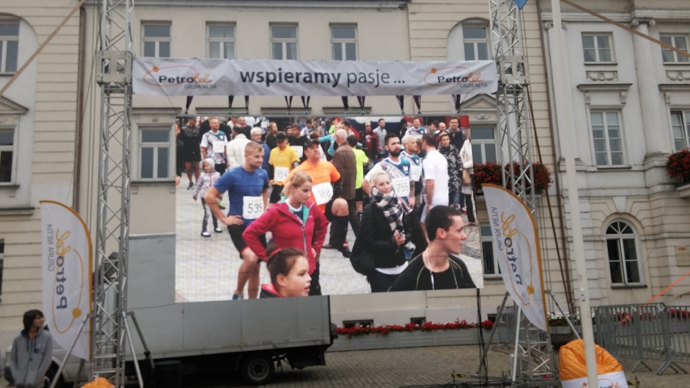 Telebim transmitujący przebieg wydarznia